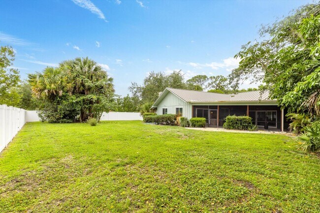 Building Photo - 1614 SW St Andrews Dr