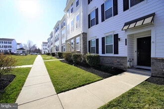 Building Photo - 13 Jessop Ln