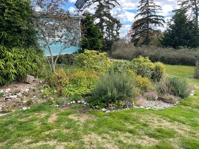 Building Photo - Remodeled Home Just Moments from Greenbank Farm!