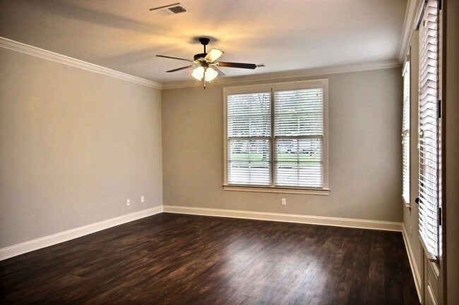 Building Photo - 214 E South St