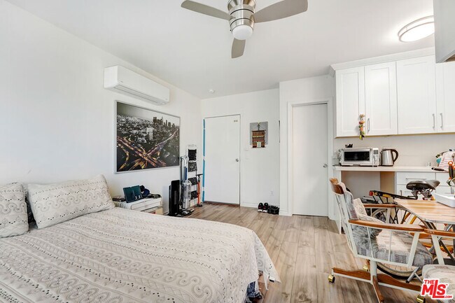 Building Photo - 1740 Hauser Blvd