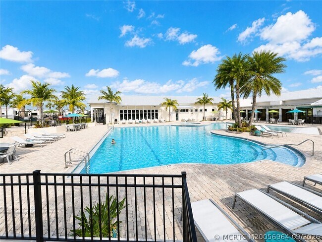 Building Photo - 252 NE Ebbtide Way