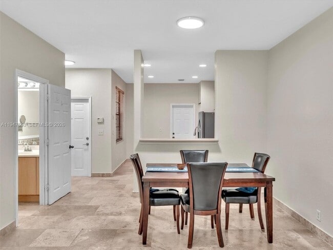 Building Photo - 3853 Tree Top Dr