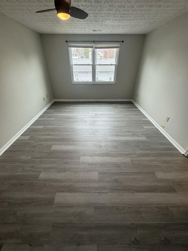 Building Photo - 4229 Briarwood Dr
