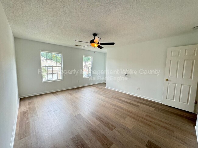 Building Photo - 2 Bellmore Ct