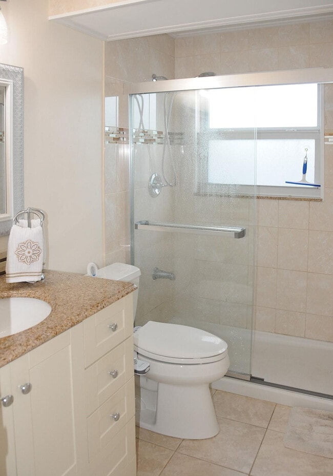 Building Photo - 3216 NE 13th St