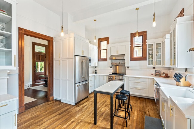 Building Photo - 2234 NW Johnson St