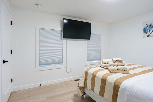 Building Photo - 42 White St Pl