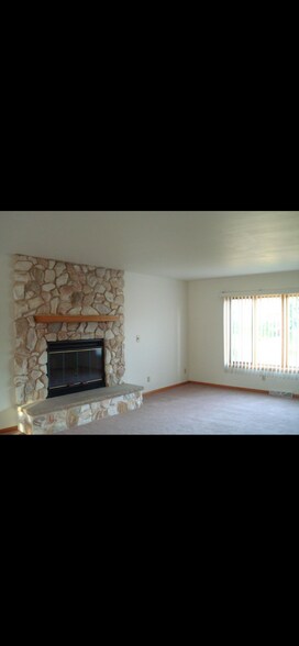 Building Photo - N26W26334 Quail Hollow Rd