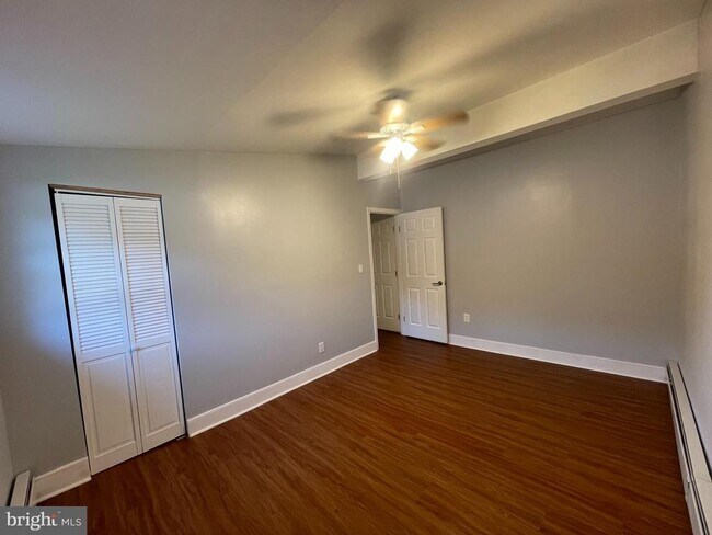 Building Photo - 1229 Crawford Dr