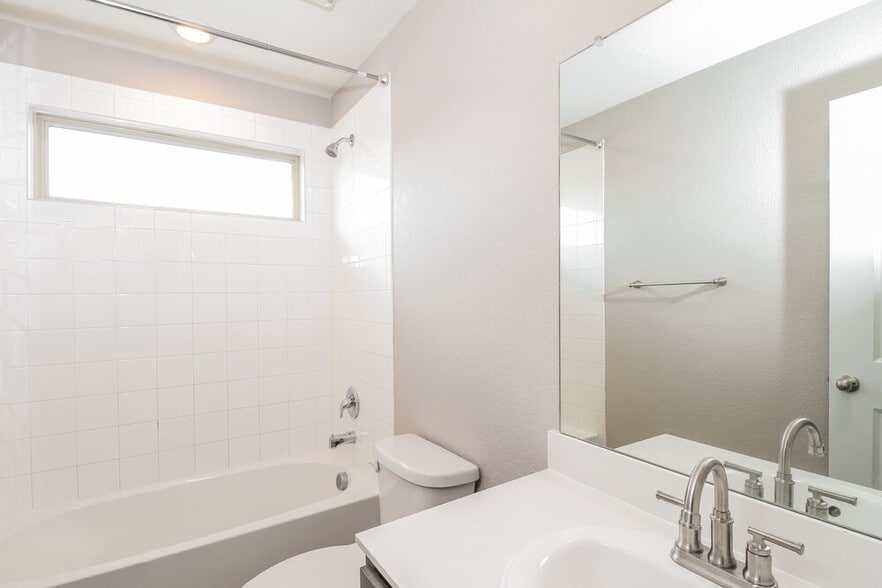 Building Photo - 3616 Doris Dr