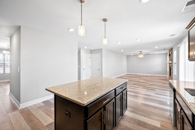 Building Photo - 4 Bedroom Home For Rent Near Post!