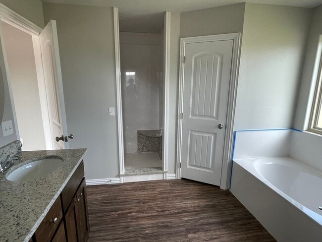 Building Photo - Beautiful 3 bedroom 2 Bath Home Close to Lake Durant