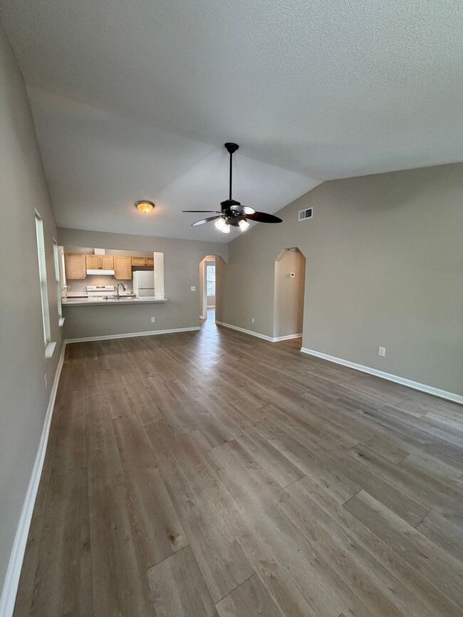 Building Photo - Gorgeous 2/2 newly renovated townhome available now!