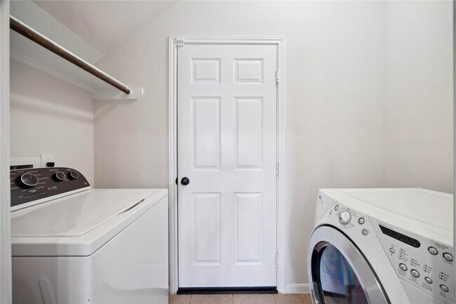 Building Photo - 6719 Sharpstone Creek Ln