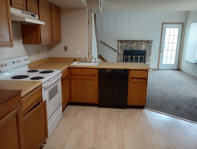 Building Photo - Dearborn 2 bed 1 bath, Great location off ...