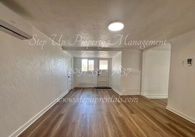 Building Photo - Updated 1 Bedroom All Electric Apartment Near Downtown Sonora!