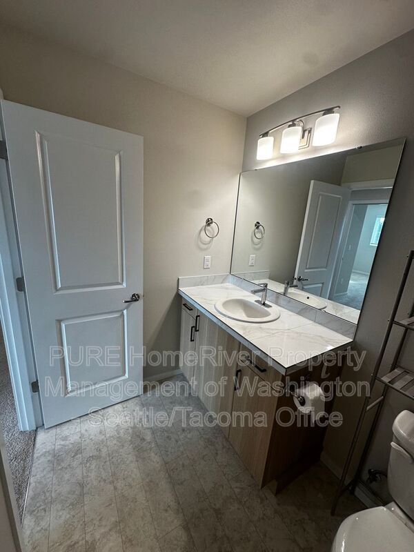 Building Photo - 18201 35th Ave Ct E