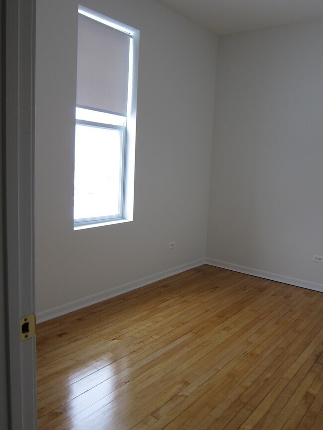 Building Photo - 2733 N Mozart St