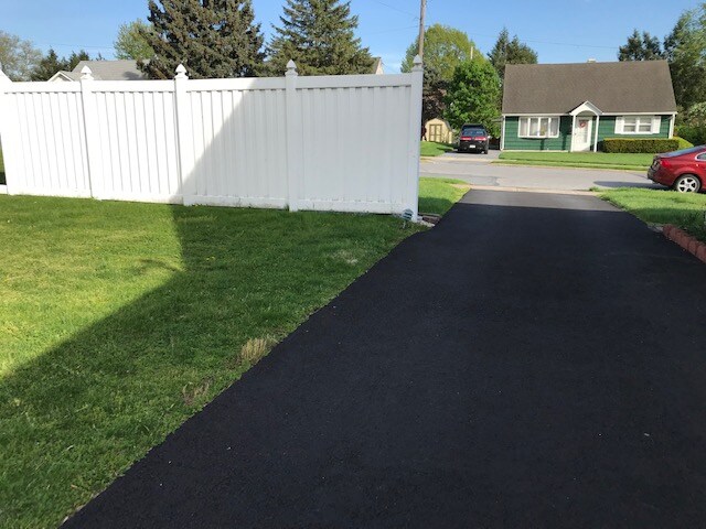 Building Photo - 2030 Eastman Ave