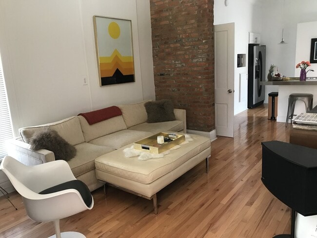 Building Photo - 111 E Blenkner St