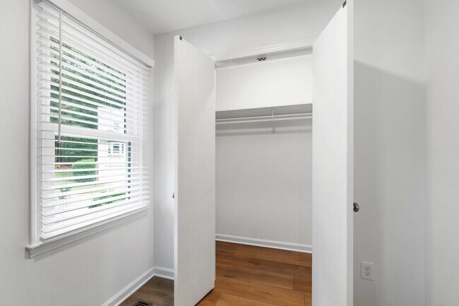 Building Photo - Rare Find: Updated and Modern End-Unit Tow...
