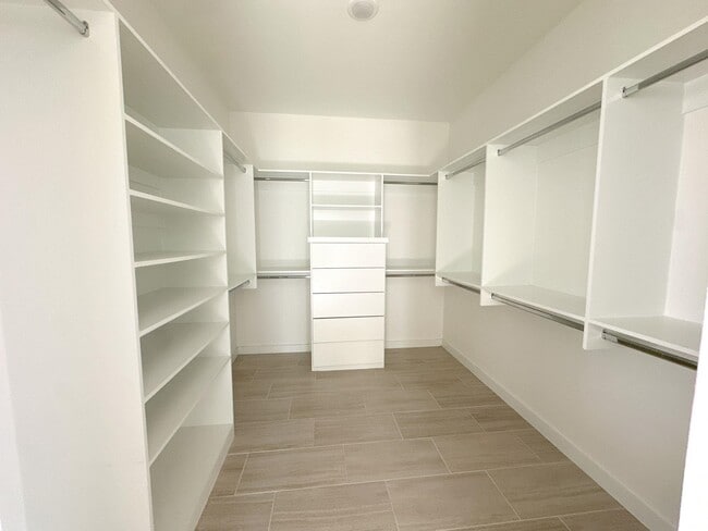 Building Photo - 424 Deer Path Lp