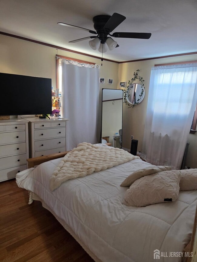 Building Photo - 413 Paderewski Ave