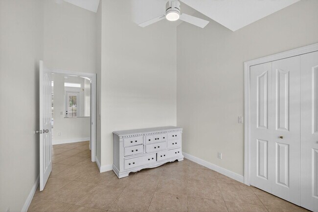 Building Photo - 8401 SE Ketch Ct