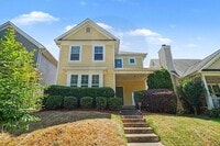 Building Photo - Must See 3BR/2.5BA Home in East Point!