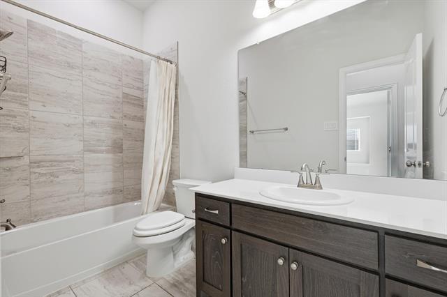 Building Photo - 513 Oleander Dr