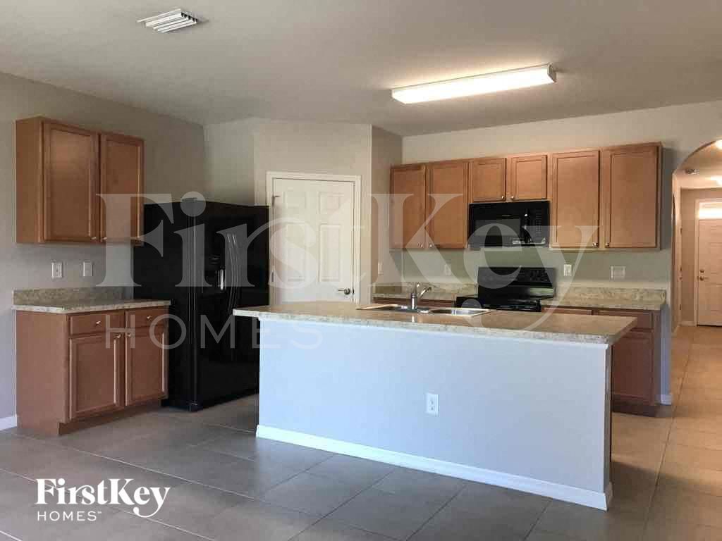 Building Photo - 220 SE 14th Terrace