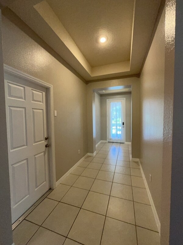 Building Photo - 9672 Piccadilly Sky Way