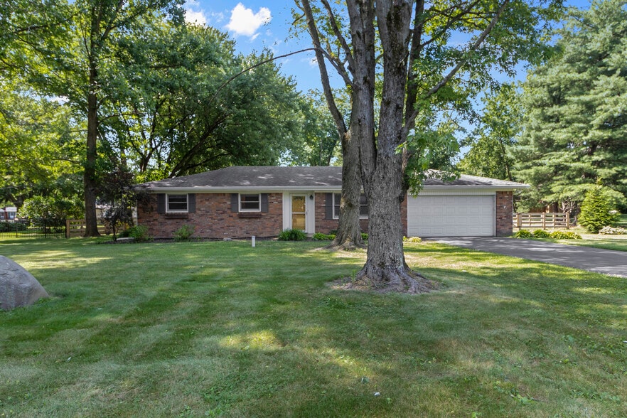Building Photo - 820 Eaglewood Dr