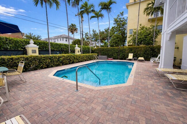 Building Photo - 2660 NE 8th Ave