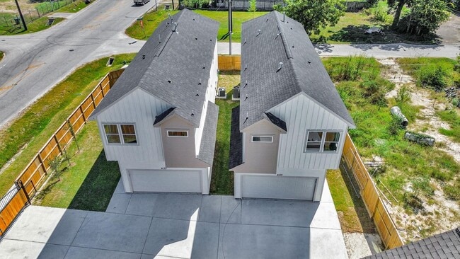 Building Photo - 4129 E Toliver St
