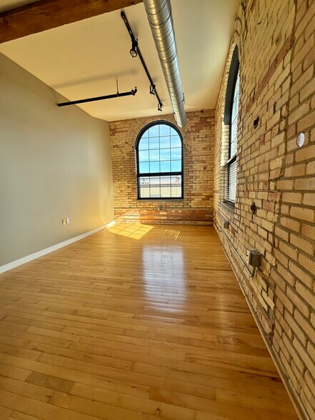 Unit 102 Living Room - 146 S River Ave