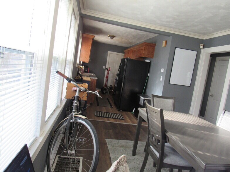 Building Photo - 5004 Euclid Ave