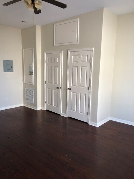 Building Photo - 524 23rd St