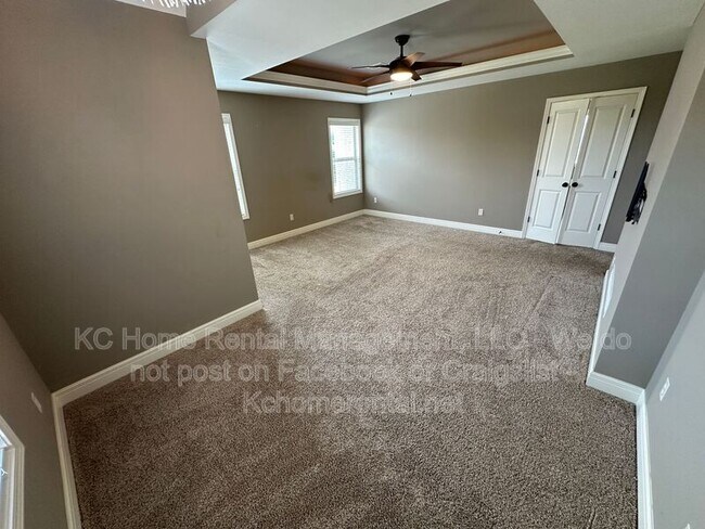 Building Photo - 8608 W 165th St