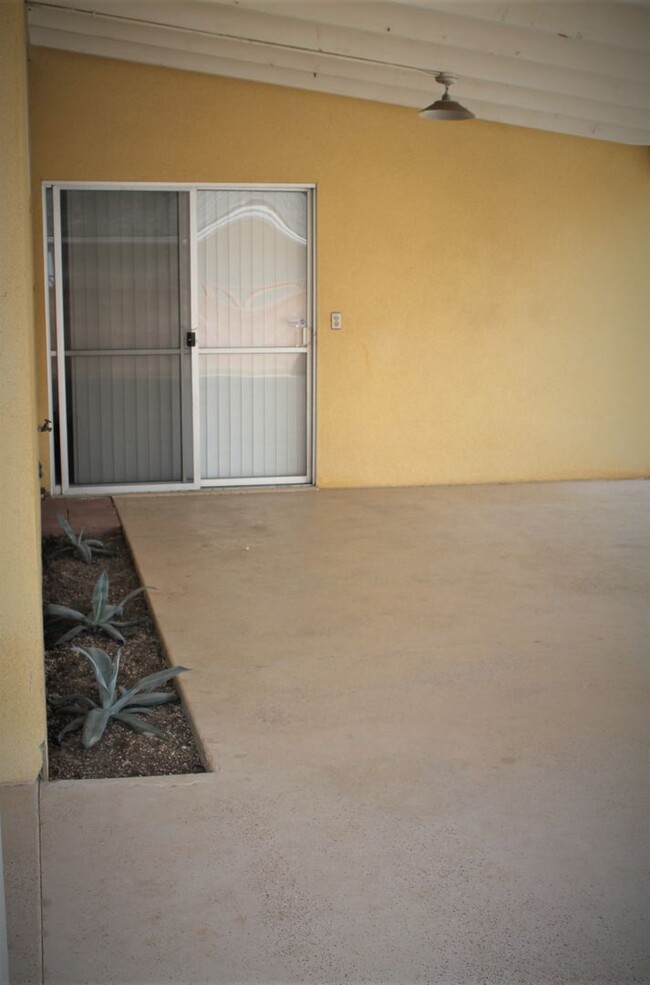 Building Photo - SPLISH, SPLASH!  RENT THIS POOL HOME!