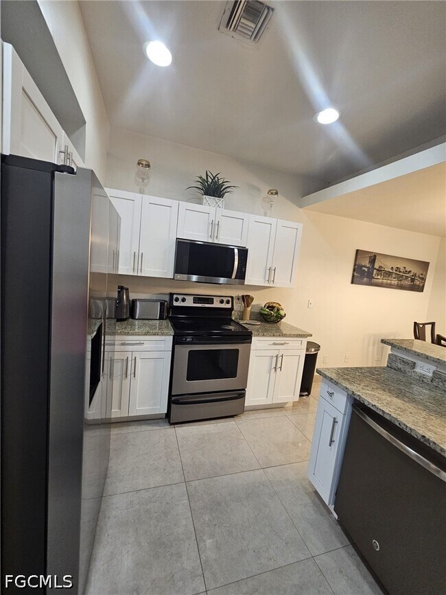 Building Photo - 918 NE 13th St