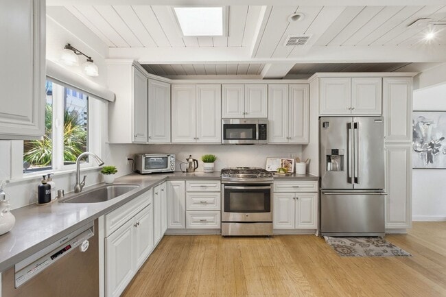 Building Photo - 2323 Mastlands Dr