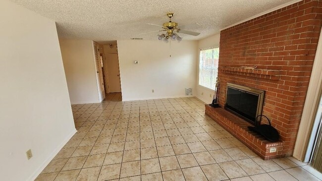 Building Photo - 8511 Woodstone Dr