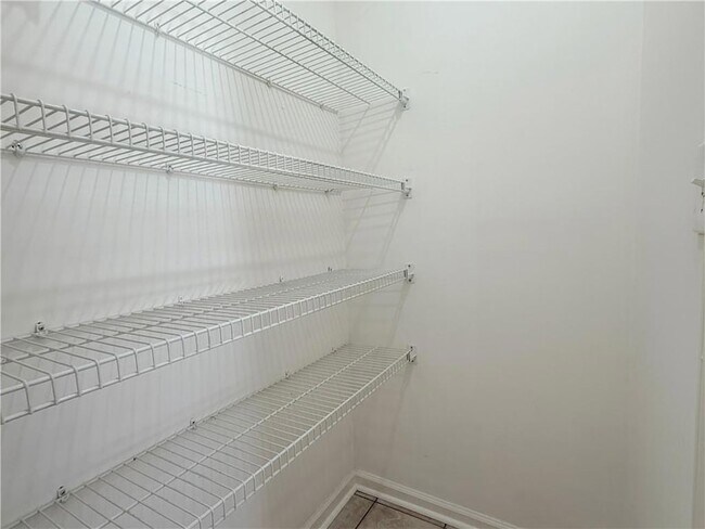 Building Photo - 7024 Somerset Cir