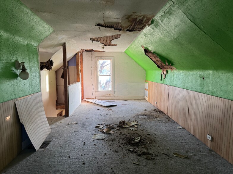 Building Photo - 502 S Broadway St