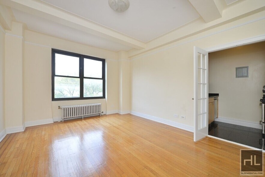 Primary Photo - SECOND AVENUE