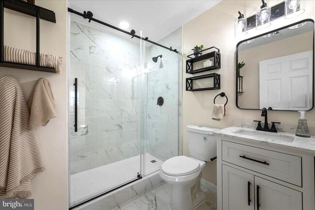 Building Photo - 440 Redbud Ln