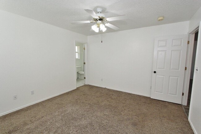 Building Photo - Single-Level Home in Quiet Neighborhood