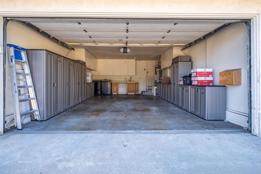 Garage - 7121 Arizona Ave